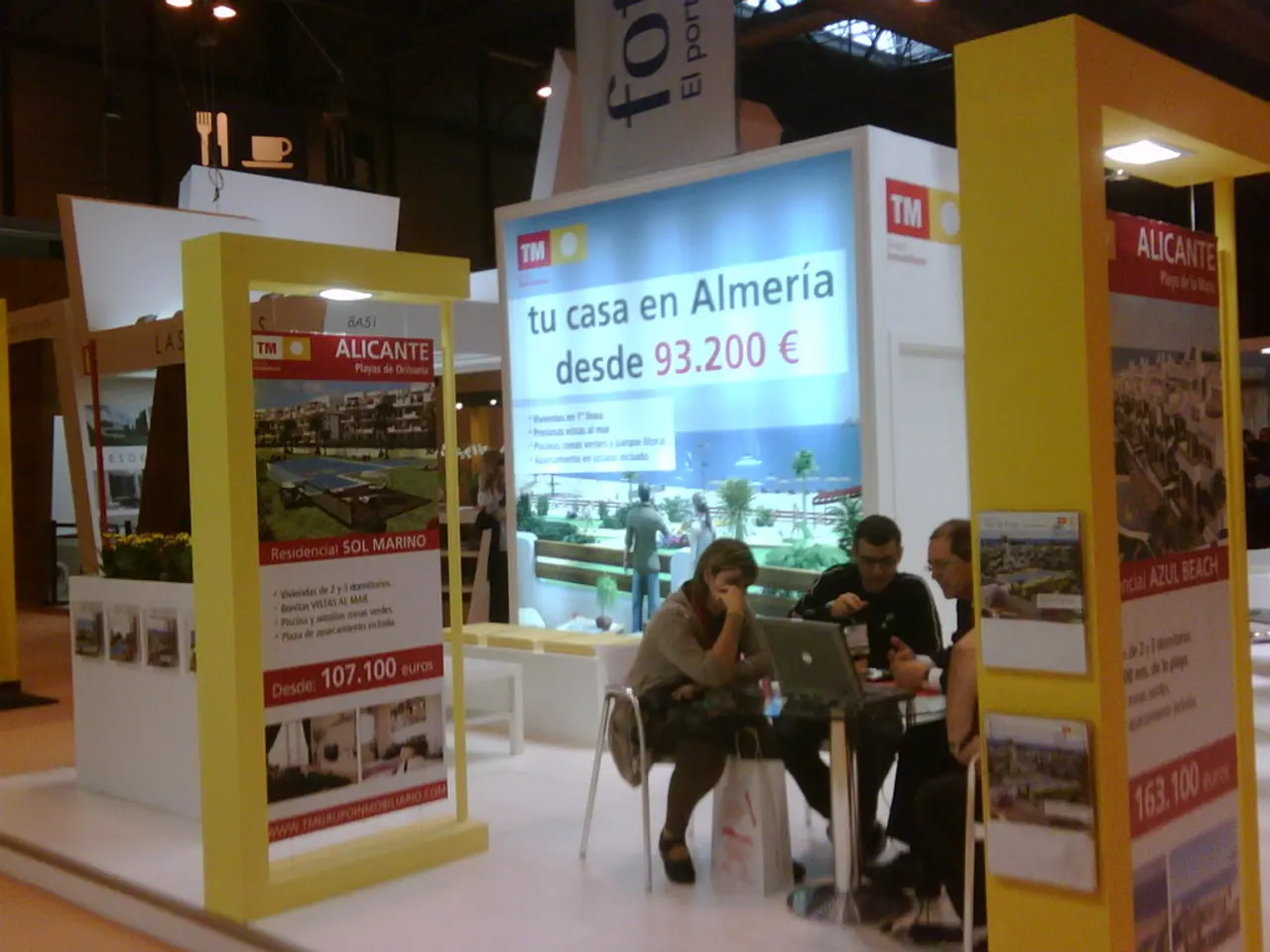 Mouse navigates towards the corner