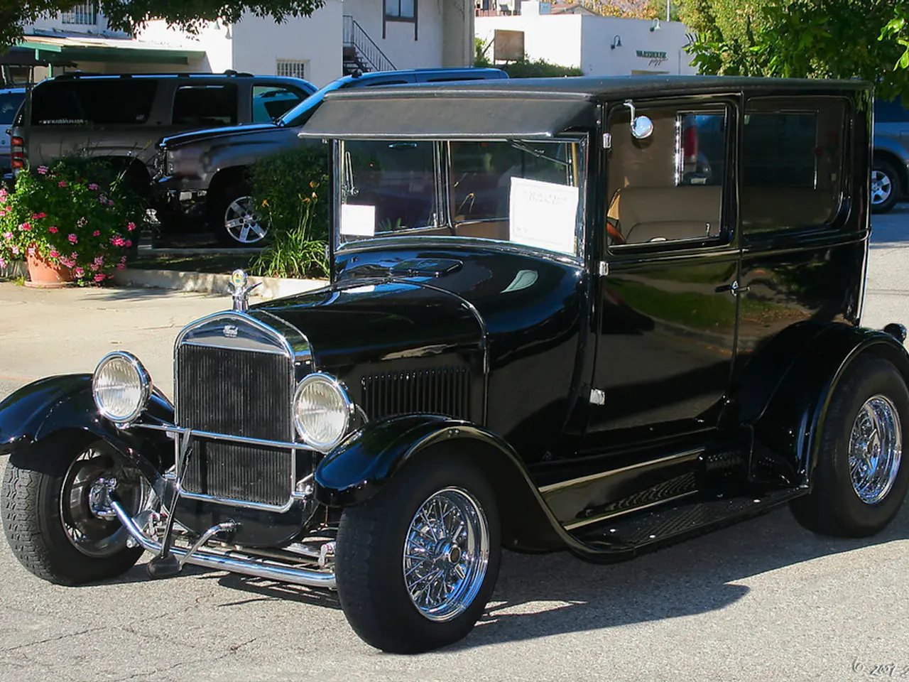 Husband's prohibition on Arabella Kiesbauer purchasing antiques from him