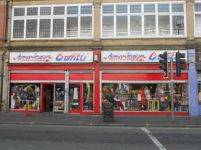 Construction ongoing for over two weeks: unidirectional traffic on Lindhorststraße