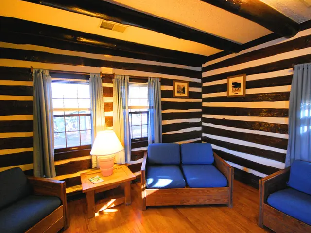 Home Aesthetics Debate: Minimalism vs. Maximalism Fighting for Domination