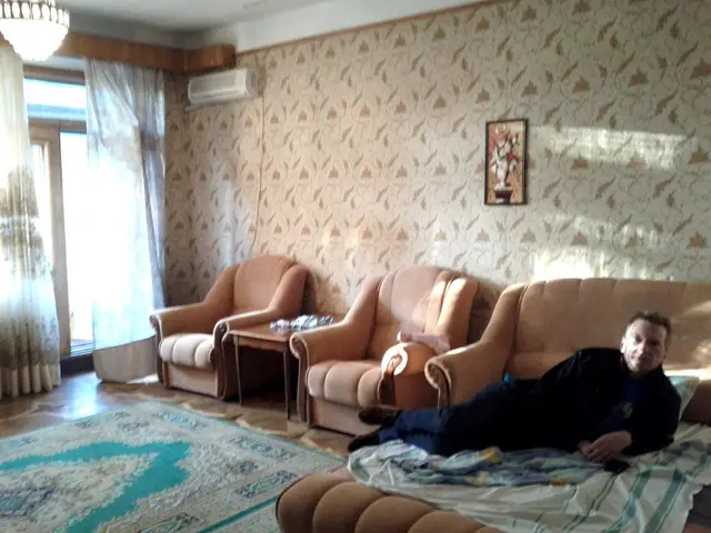 A Spacious 4000-Square-Foot Skyscraper Apartment in the Heart of Manhattan Retains the Warm...