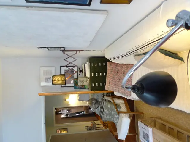 Strategies for shrinks your dorm room to accommodate more space