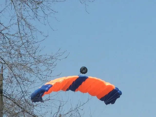 Enhancing a simple style with depth and fullness: texture and volume