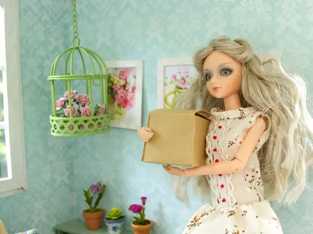 Abundant summer images depicting Castle Lüntenbeck