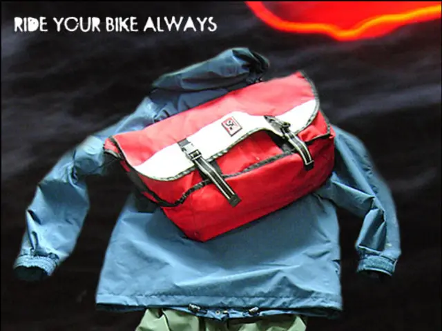 Summer's prolonged vibrancy amidst hues of linen and lime green persists!