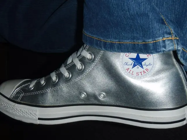 Fall 2025 Fashion Forecast: Dark Indigo and Another Elegant Denim Shade to Dominate the Runway