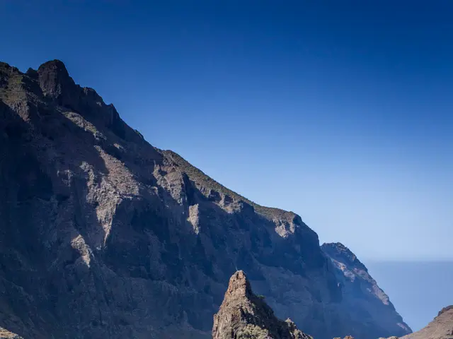 Explore the 2025 Autumn Artisan Home Tour this Season