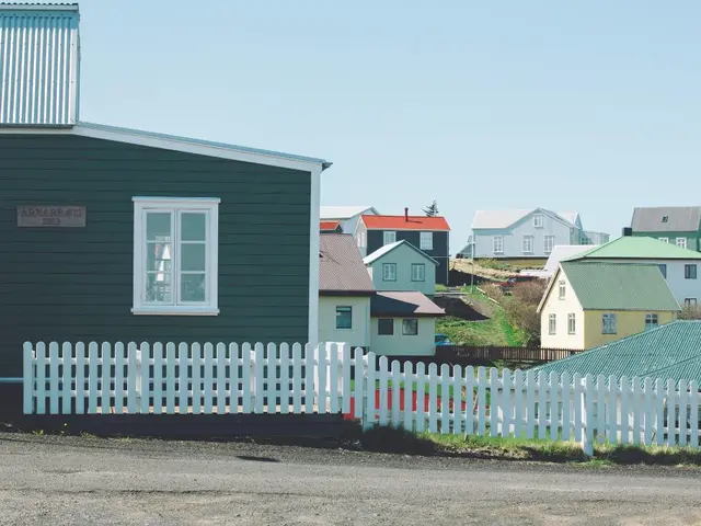 In Harz, a duo finds their dream turning into a horrific ordeal.