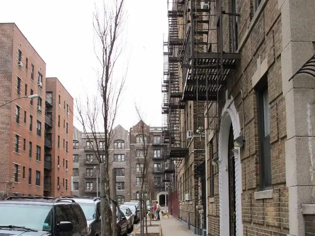 "International appeal of the Berlin car-free initiative" or "Berlin's car-free initiative gaining...