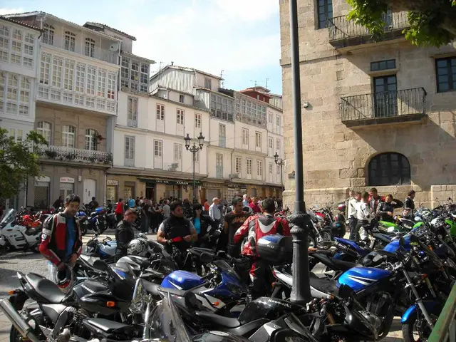 Controversial Color Combination Adorns a Brownstone in Brooklyn, Creating a Dwelling that Stirs...